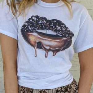 Fun tee with lips